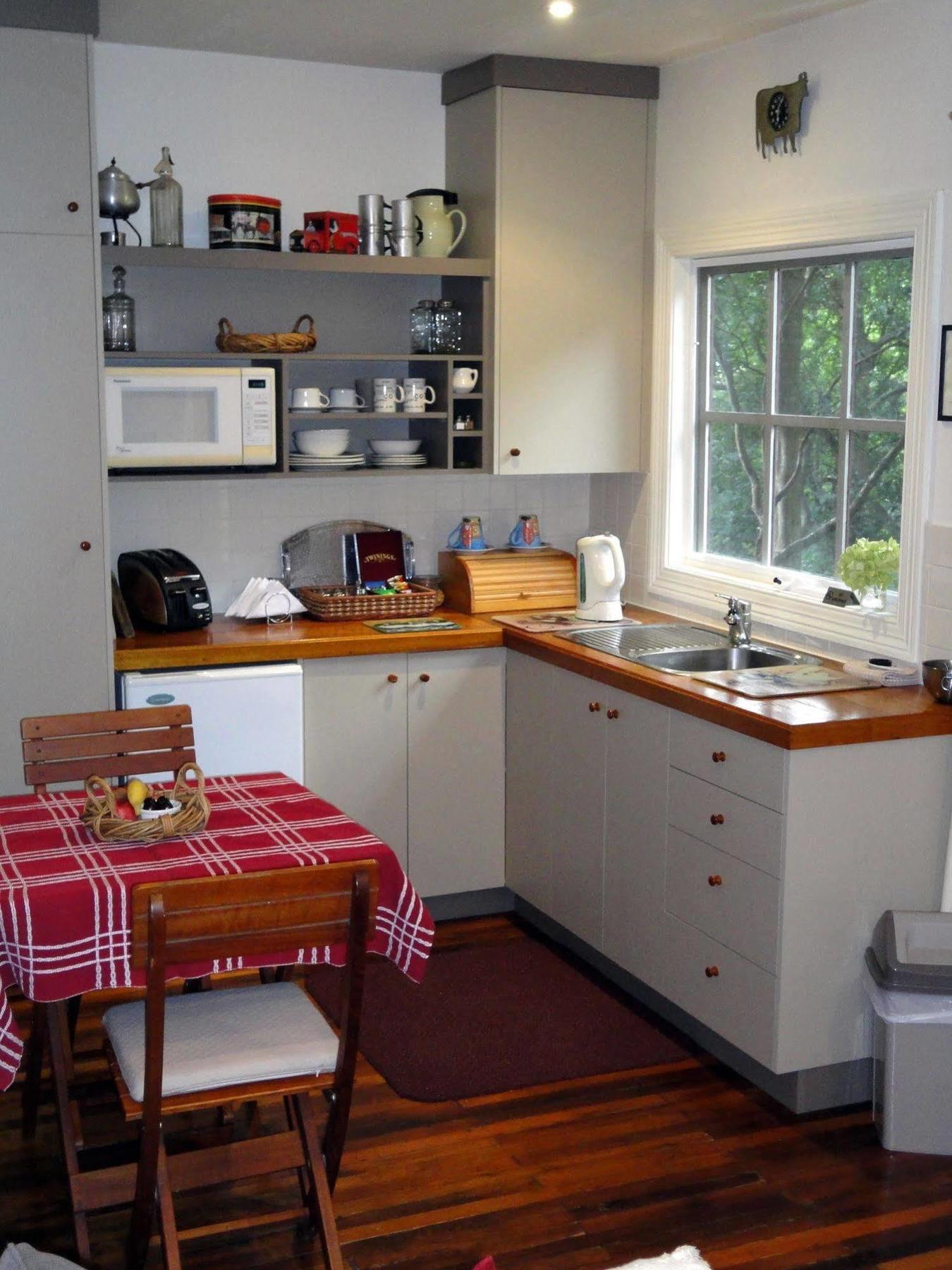 Stone'S Throw Cottage Bed And Breakfast Белгрейв Екстериор снимка