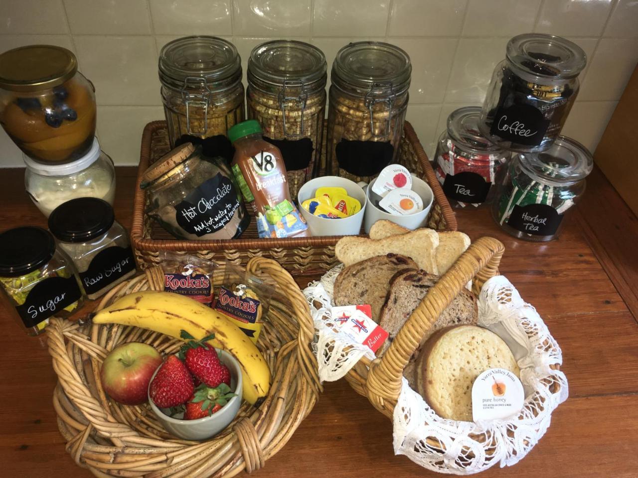 Stone'S Throw Cottage Bed And Breakfast Белгрейв Екстериор снимка