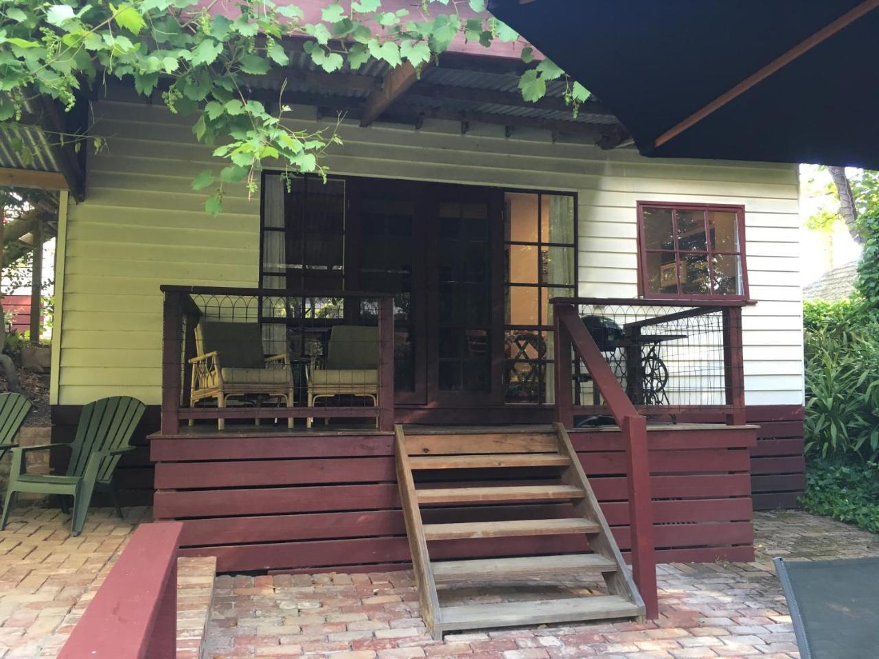 Stone'S Throw Cottage Bed And Breakfast Белгрейв Екстериор снимка